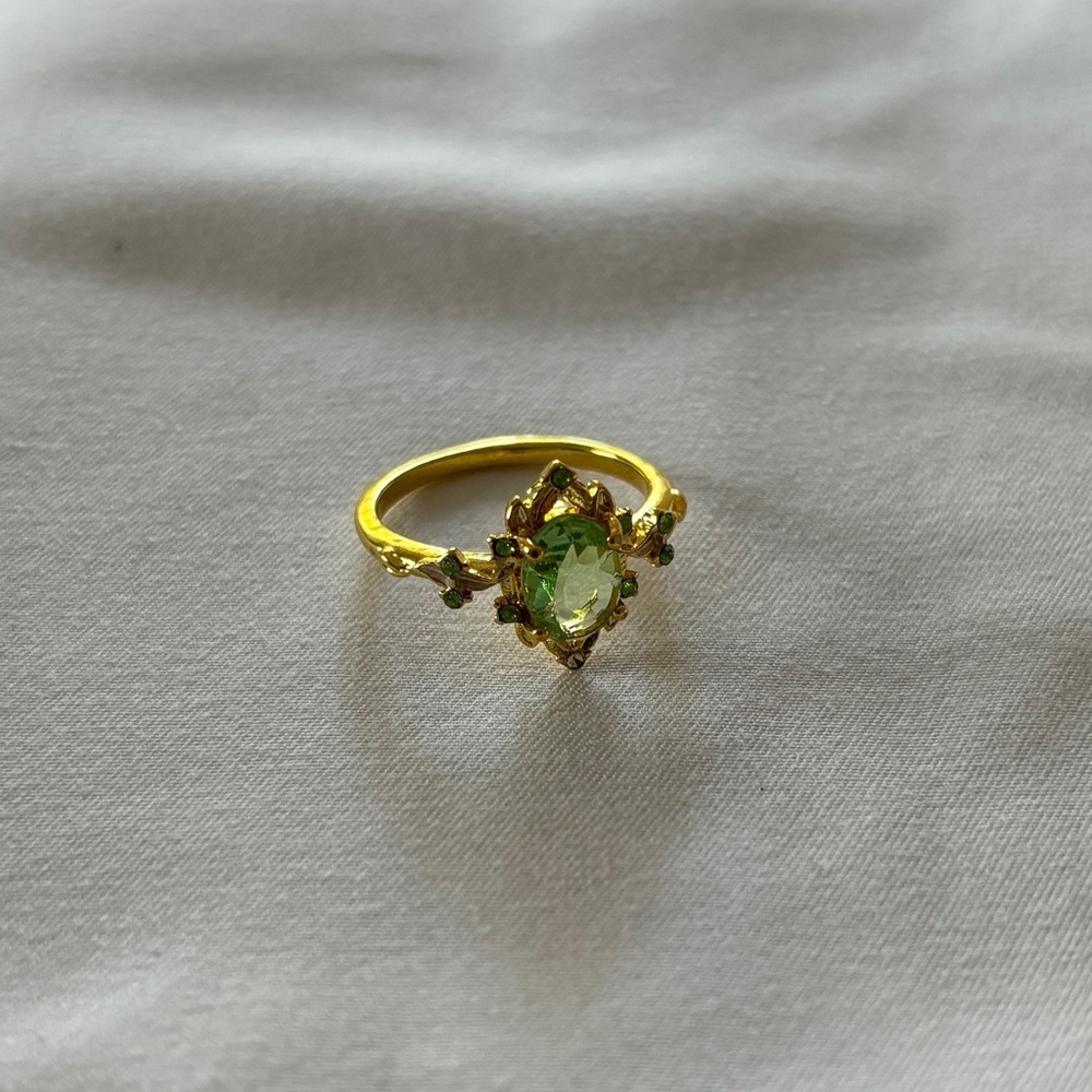 New Green Rhinestone Ring With GoldTone Band Size 7